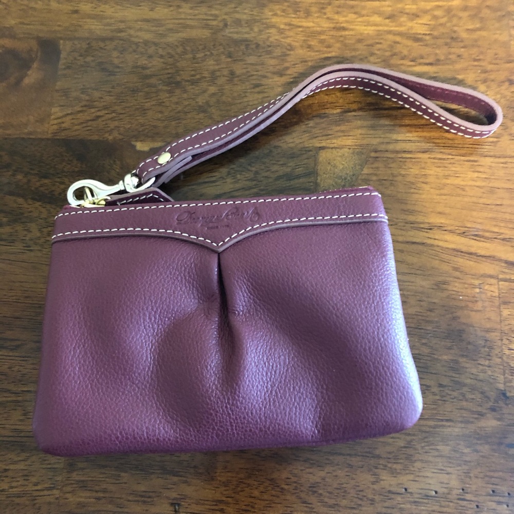 ❌❌❌SOLD❌❌❌Dooney and Bourke wristlet - Authentic